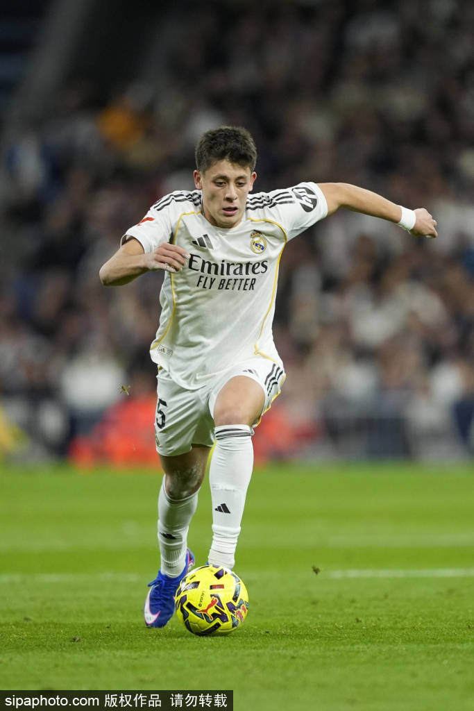 伯纳乌风云：皇家马德里与摩纳哥的欧冠关键战，姆巴佩能否用进球回应嘘声？